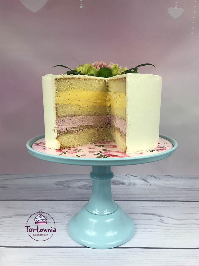 Przekrój przez tort mango-malina